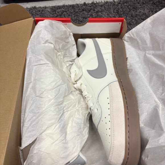 NEW Nike Court Vision Low Men's Size 10 Salt/LT Smoke Grey Style HV2530-100 - Picture 7 of 7